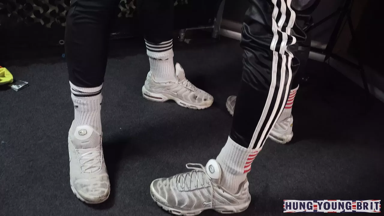 Nike TNs & trackies wearing Max Verstappen look-a-like Fucks secretly FIT  dutch boy and Cums - порно видео