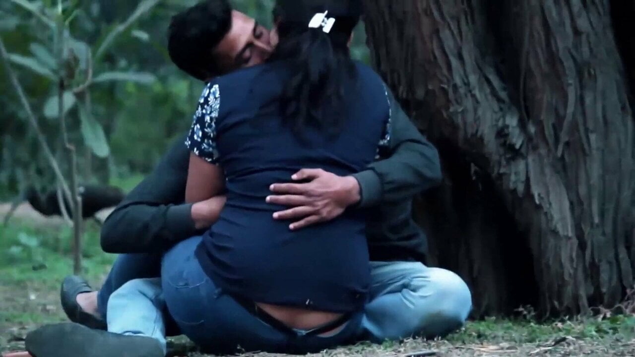 Indian Kissing Prank Video5 - порно видео
