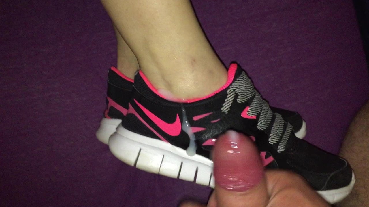 Nike Free Run 2.0 Shoejob Cumshot - порно видео