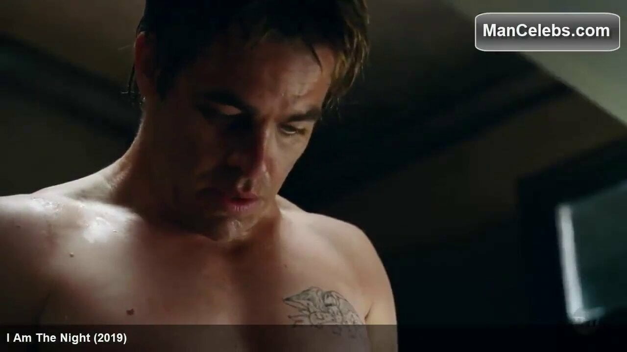 Chris Pine goes shirtless sexy - порно видео