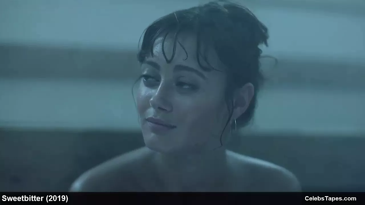 Ella Purnell topless and erotic scenes from movie - порно видео