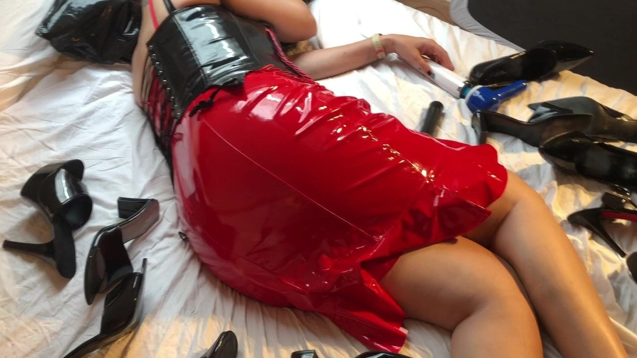 Red PVC Dress and Corset - порно видео