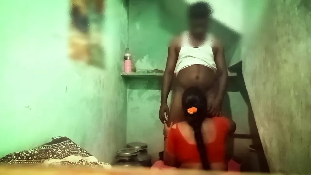 Tamil aunty cheating on uncle in bathroom - порно видео