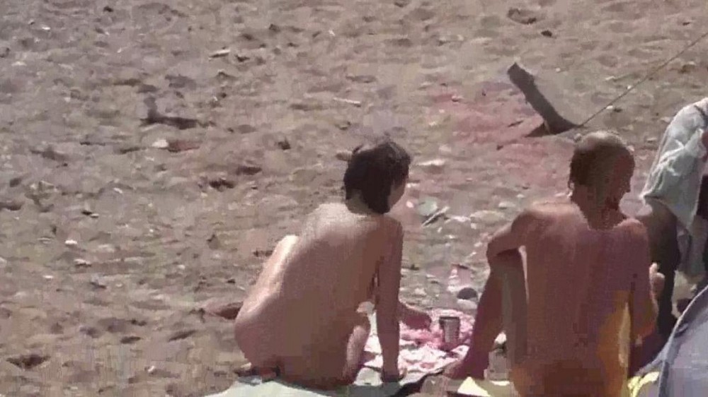 Русские женщины купаются голыми - видео скрытой камеры